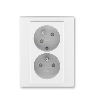ABB Zásuvka dvojnásobná s ochr. kolíky, s clonkami, s natočenou dutinou 5513H-C02357 01