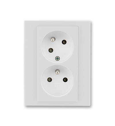 ABB Zásuvka dvojnásobná s ochr. kolíky, s clonkami, s natočenou dutinou 5513H-C02357 16