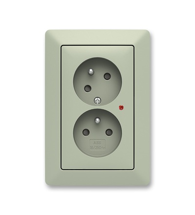 ABB Zásuvka dvojnásobná, s clonkami, s natočenou dutinou, s ochranou před přepětím 5593T-C02357 143